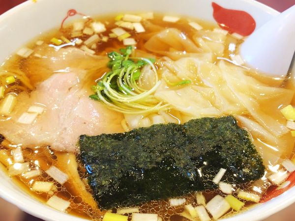 「ワンタンそば」@支那そば 正月屋の写真