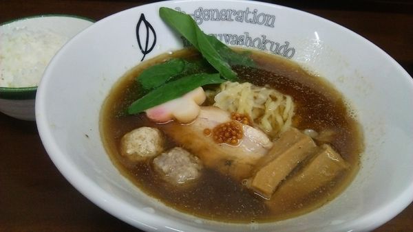 「しょうゆらぁめん 850円＋こしひかり小 120円」@4代目松屋食堂の写真