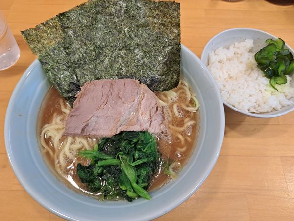 「らーめんかため多め」@横浜家系ラーメン みと家の写真