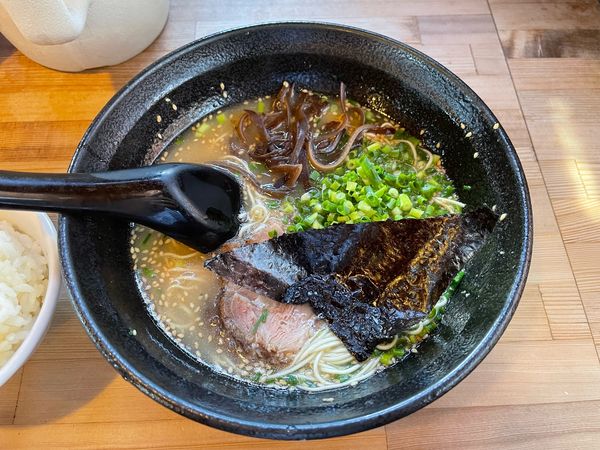 「とんこつラーメン」@とんこつ名人 かつみ屋 本店の写真