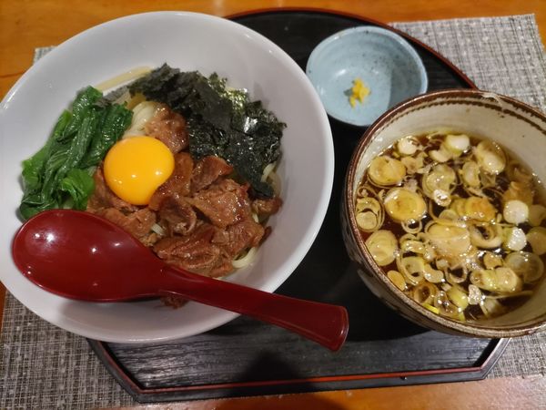 「貝出汁と牛すじつけそば　醤油」@貝出汁 まぜそば 虎巴徠の写真