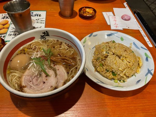 「天然塩ラーメン + 焼き飯セット + 半熟味付けたまご」@東近江 塩元帥の写真
