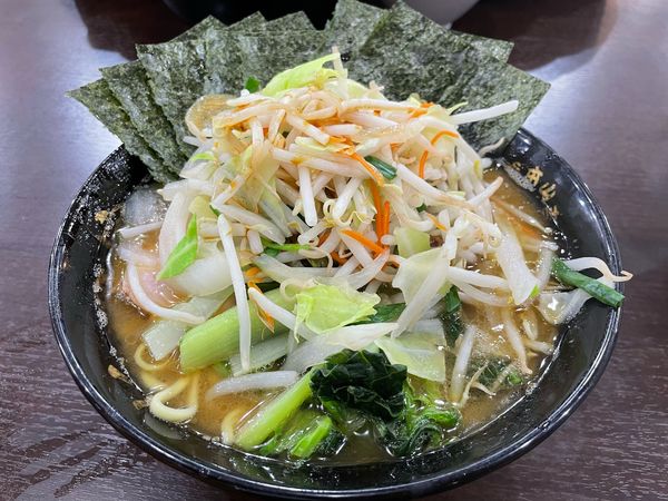 「チャーシューメン　野菜、ノリ、味玉」@杉田家 千葉祐光店の写真