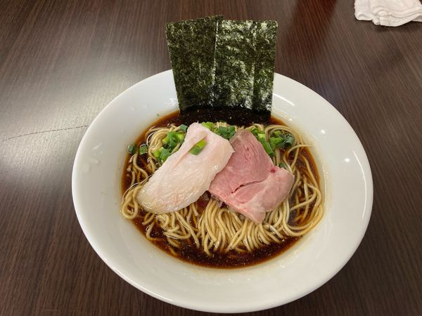 「豚と煮干しの日本一のしょうゆらぁめん（限定）」@しじみ中華蕎麦 イツ花の写真