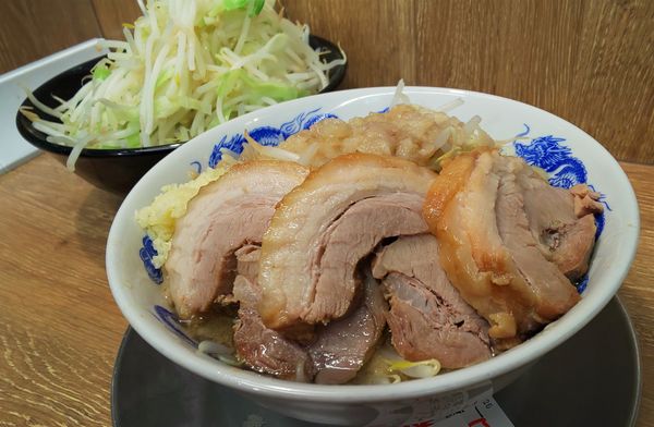 「ラーメン+豚2枚」@ジャンクガレッジ 志木南口店の写真