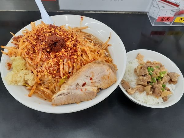 「レッドスネーク、平打ち麺、ミニチャーシュ丼」@らーめん ぎょうてん屋 町田店の写真