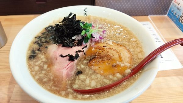 「背脂煮干しそば（800円）」@背脂中華そば くろ澤 越谷店の写真