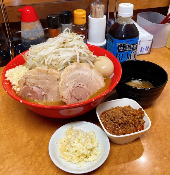 「味噌らーめん「1辛・全マシ」＋豚増し＋周年くじ引き3等賞(辛肉)」@らーめんコジマルの写真