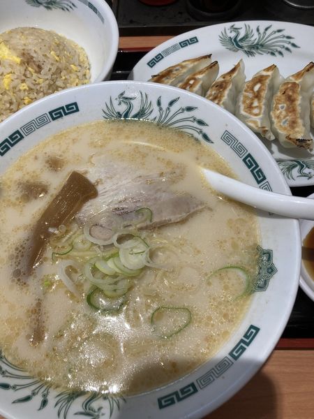 「とんこつラーメン＋餃子＋半チャーハン」@日高屋 吉川北口店の写真