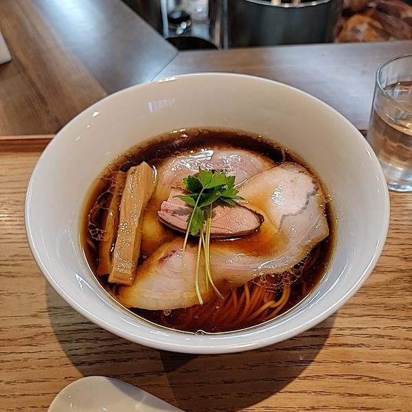 「醤油らぁ麺」@らぁ麺 紫陽花の写真