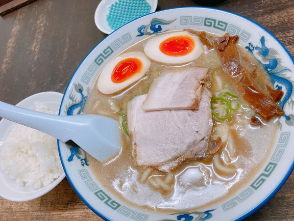 「こく煮干し（手打麺）＋味玉」@長尾中華そば 青森駅前店の写真