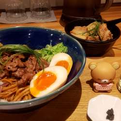 完熟近江牛　油そば(1380円税込)＋豚角煮丼(400円税)