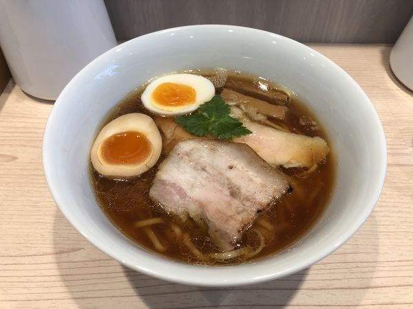 「しょうゆらーめん 850円＋クーポン味玉」@らーめん藁の写真