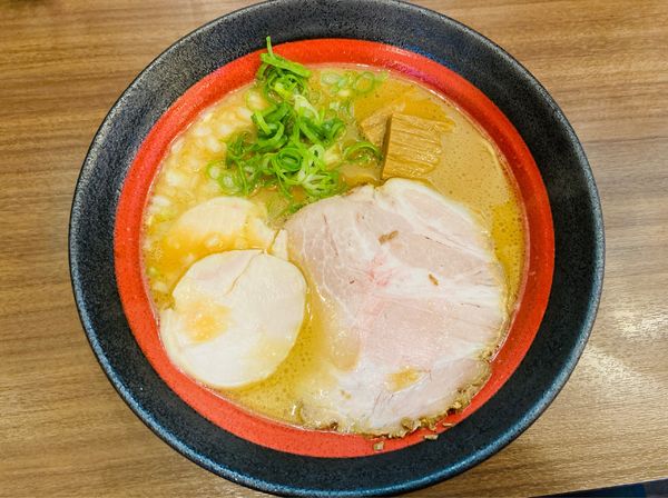 「鶏白湯醤油ラーメン」@石臼玄麦自家製らーめん 丸竈の写真