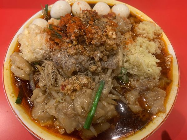 「辛スタミナらーめんうずら全マシマシ野菜肉マシカラメ」@名古屋スタミナらーめん アブラカラメの写真