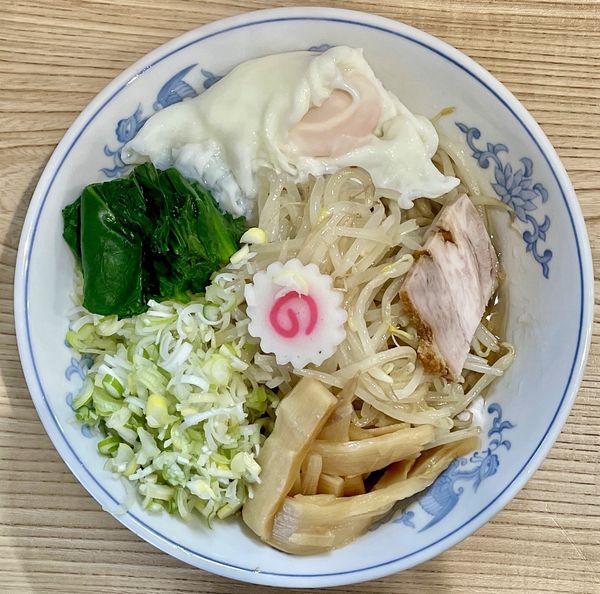 「サッポロ赤星＋賄焼豚皿＋メンマ皿→油そば＋青菜半熟玉子もやし」@らーめん 高尾の写真