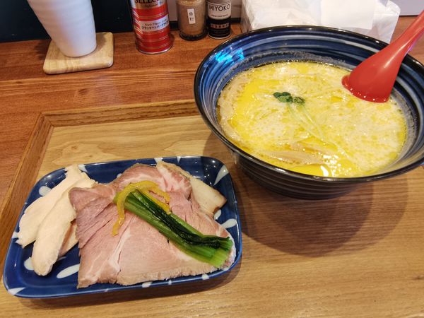 「濃厚鶏湯らーめん」@麺や 柚葉の写真