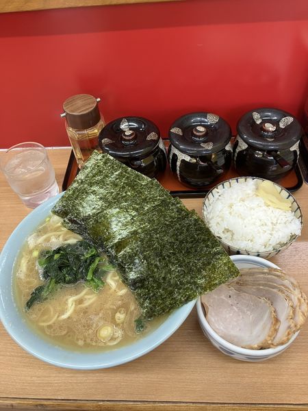 「チャーシュー麺大盛り　海苔　ライス　麺固め」@千葉家の写真
