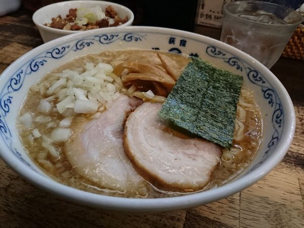 「背脂煮干しらーめん」@二葉 上荻店の写真