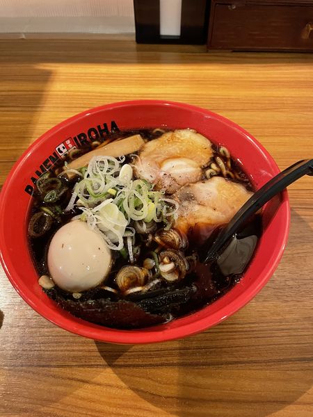 「ブラック醤油ラーメン」@麺家いろは CiC店の写真