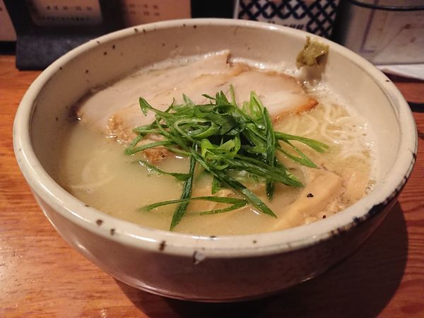 「らーめん＋炙り豚チャーシュー＋ゆずこしょう」@麺屋 臥龍の写真