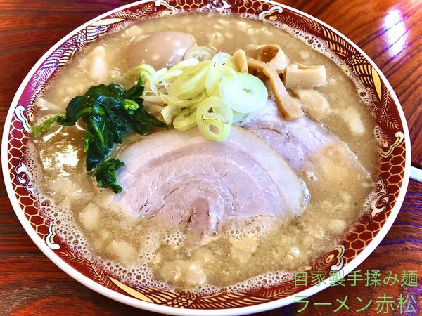 「背脂醤油味玉ラーメン（850円）」@自家製手もみ麺 ラーメン赤松の写真