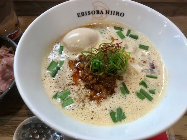 「濃厚台湾えびそば+味玉+ローストポーク丼(吊るし焼き)」@えびそば 緋彩の写真