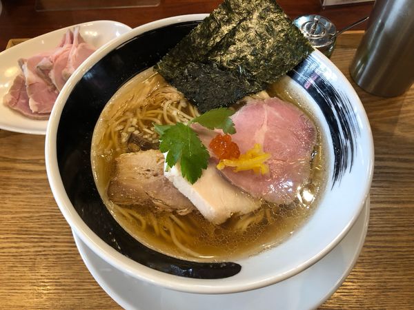 「煮干そば(塩)+豚低温チャーシュー」@麺処しろくろの写真