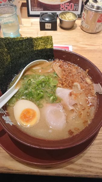 「煮干し香る塩とんこつラーメン」@ラーメン横綱 千葉ニュータウン店の写真