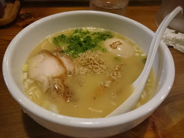 「白鶏らーめん」@鶏の穴の写真