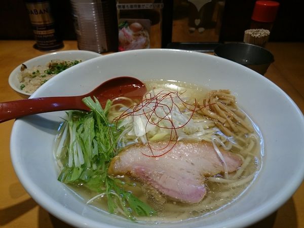 「香彩鶏だし塩ラーメン」@麺屋 翔 品川店の写真