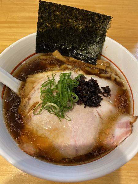 「【限定】もう一つの正油ラーメン(手揉み)　１１００円」@川の先の上の写真