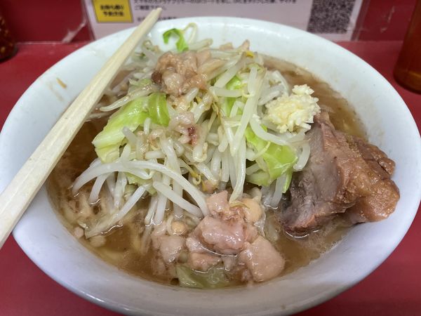 「小ラーメン 豚2枚ニンニクアブラ」@ラーメン二郎 環七一之江店の写真