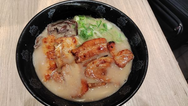 「ラーメン」@とんこつらーめん俺式 純 東京ラーメンストリート店の写真