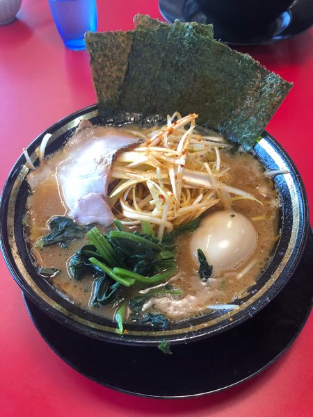 「ネギラーメン赤」@王道家直伝 との丸家 八潮店の写真