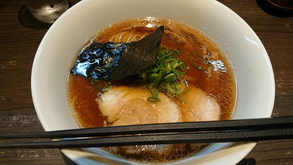 「醤油らぁ麺1,000円」@支那そばや 本店の写真