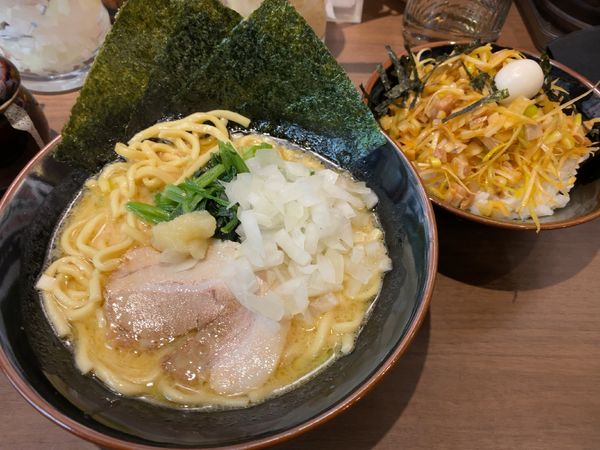 「ラーメン+ねぎチャ丼セット1020円」@横濱家系ラーメン 壱角家 川越店の写真