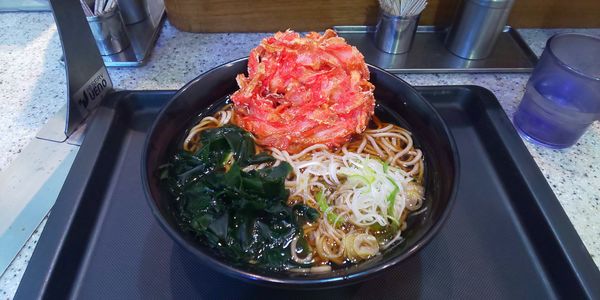 「紅生姜天そば」@名代 富士そば 昭和通り店の写真