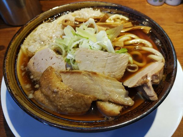 「背脂中華そば・小+生卵」@煮干し中華そば 小松屋の写真