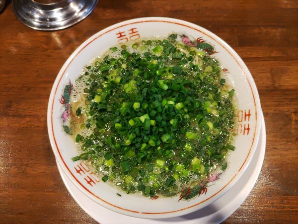 「豚骨ラーメン（硬め）+ネギ+替玉２回  ｷｸﾗｹﾞ抜き」@ラーメン池田の写真