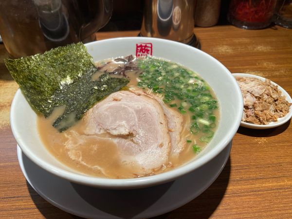 「ラーメン830円＋替え玉 2回 200円」@九州ラーメン つばめ軒の写真