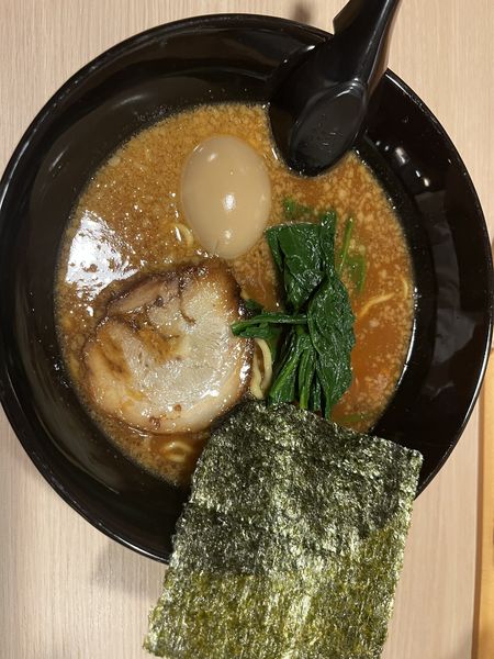 「醬油ラーメン890円トッピングB含」@麺処寅ノ介の写真