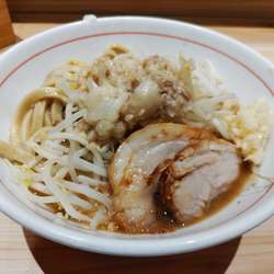 ラーメン中・極太麺・野菜少なめ+生卵