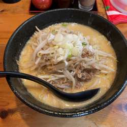 味噌ラーメン 並(900円)+「餃子三個(240円)