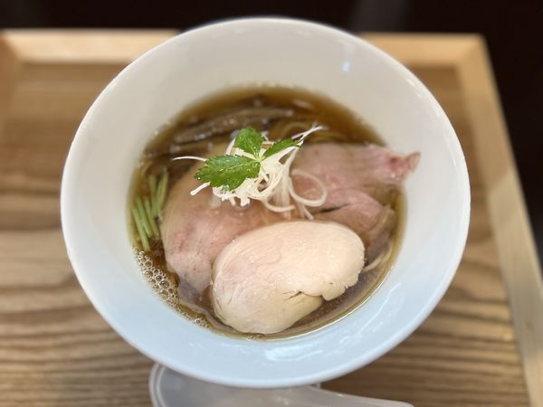 「醤油らぁ麺 900円」@のど黒らぁ麺 永屋の写真