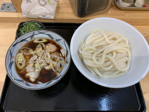 「肉汁讃岐うどん（冷）＋中盛」@甚三 神田店の写真