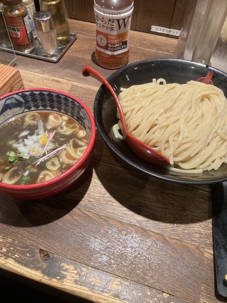 「煮干しつけ麺・大盛り（感謝祭価格６１０円）」@つけ麺専門店 三田製麺所 北新地店の写真