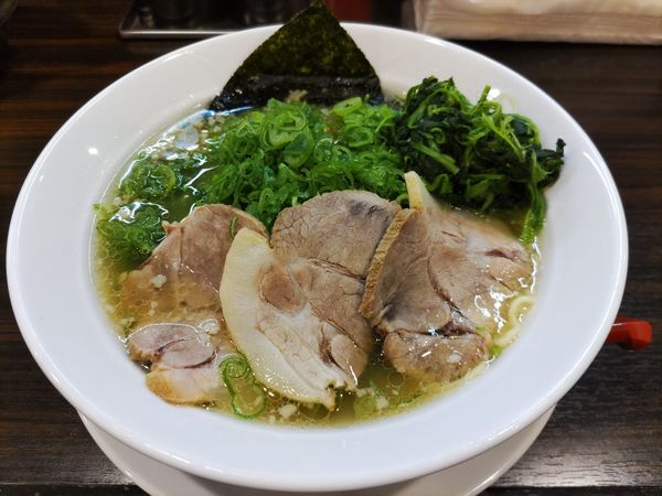 「醤油青ネギらーめん+ほうれん草+チャーシュー2枚」@ネギらーめん 麺友の写真