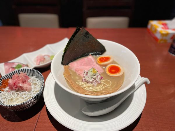 「濃厚煮干し蕎麦（味玉入り）¥950」@酒肴場 屯の写真