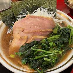 特上チャーシュー麺ほうれん草増し白ネギトッピング